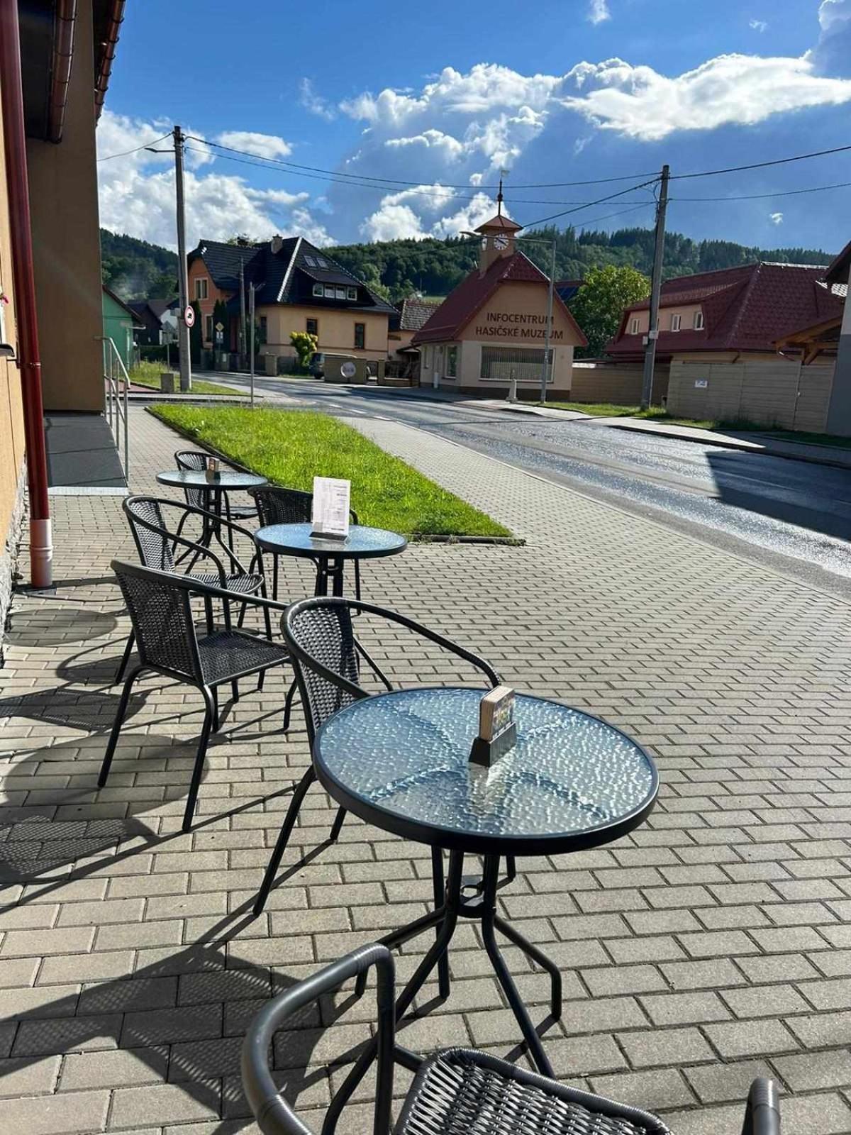 Penzion A Restaurace Na Salasi Hutisko Bagian luar foto
